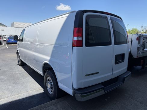 New 2026 Chevrolet Express 3500 Extended RWD image 5