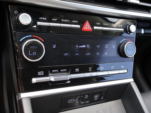 Used 2025 Hyundai Santa Fe SEL AWD/4WD image 32