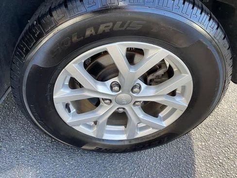 Used 2024 Jeep Grand Cherokee Limited image 30