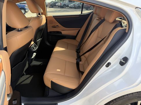 Used 2025 Lexus ES 350 w/ Premium Package FWD image 34