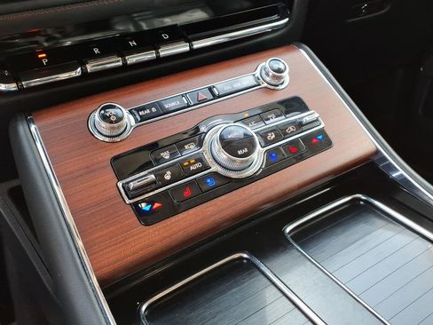 Used 2022 Lincoln Aviator Reserve w/ Equipment Group 201A image 19