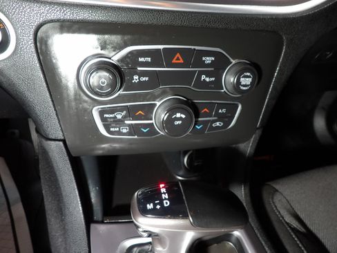 Used 2022 Dodge Charger SXT RWD image 13