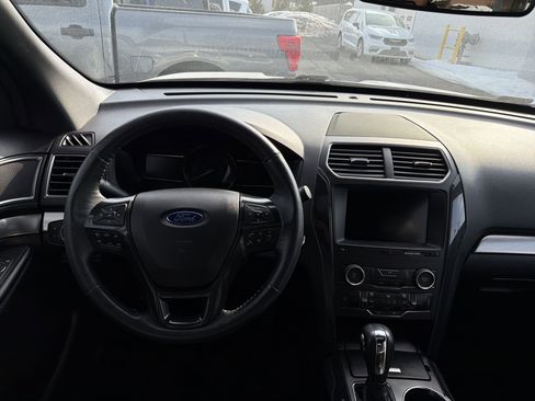Used 2019 Ford Explorer XLT w/ Equipment Group 202A image 12