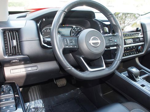 Used 2024 Nissan Pathfinder SL w/ SL Premium Package image 17