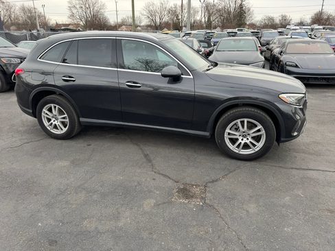 Used 2025 Mercedes-Benz GLC 300 4MATIC image 11