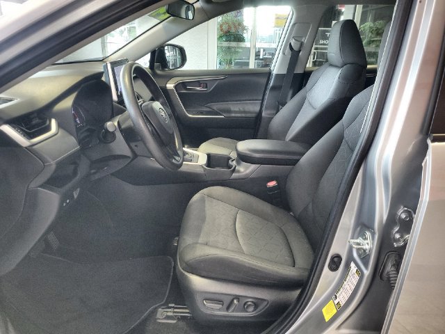 Used 2024 Toyota RAV4 XLE FWD image 12