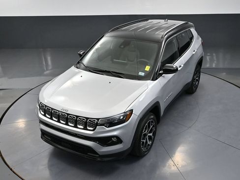 Used 2025 Jeep Compass Limited AWD/4WD image 49
