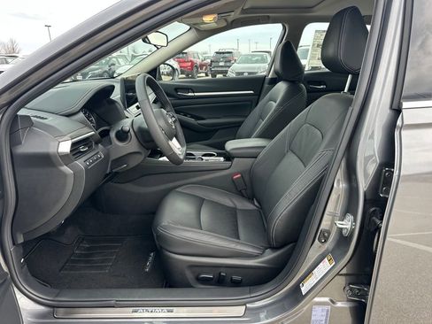 New 2025 Nissan Altima 2.5 SL image 9