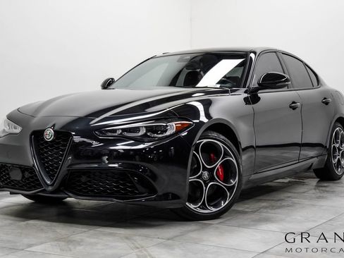 Used 2024 Alfa Romeo Giulia Veloce AWD/4WD image 1