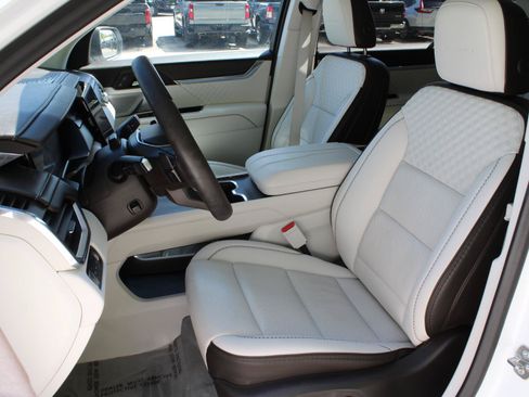 Used 2024 GMC Acadia Denali w/ Super Cruise Package AWD/4WD image 18