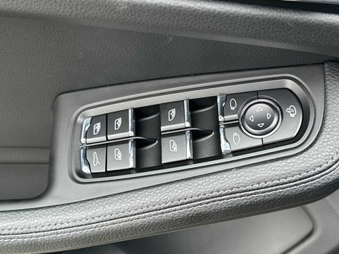 Used 2025 Porsche Macan image 13