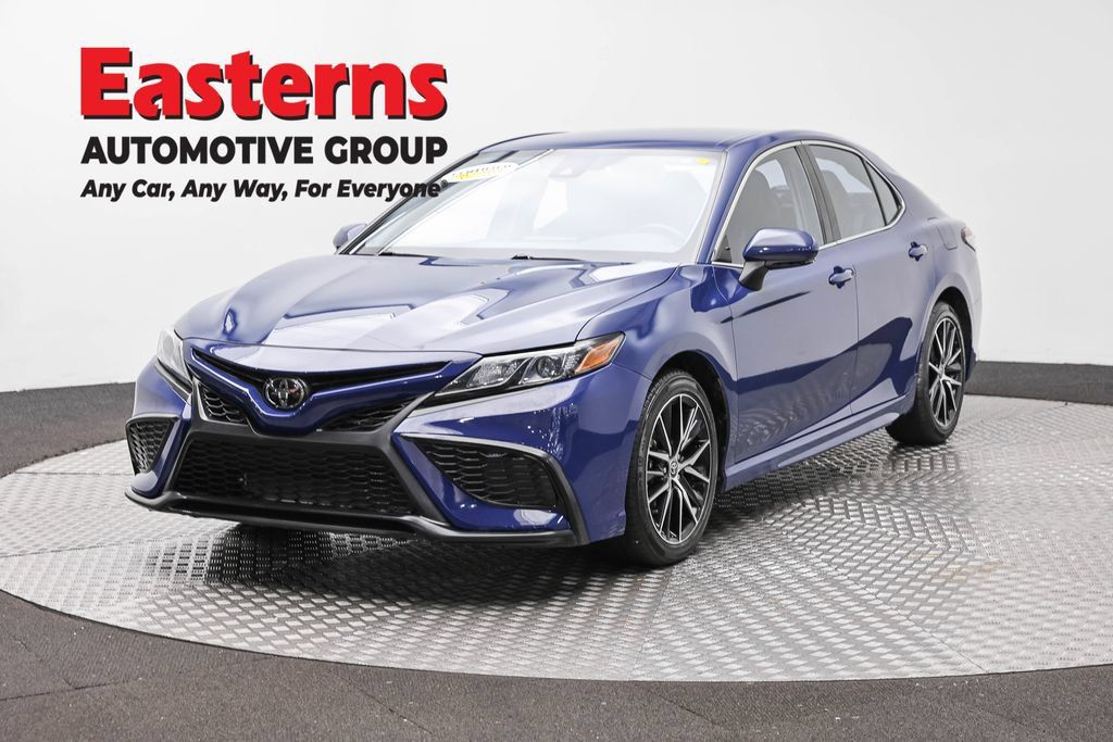 Used 2024 Toyota Camry SE FWD image 1