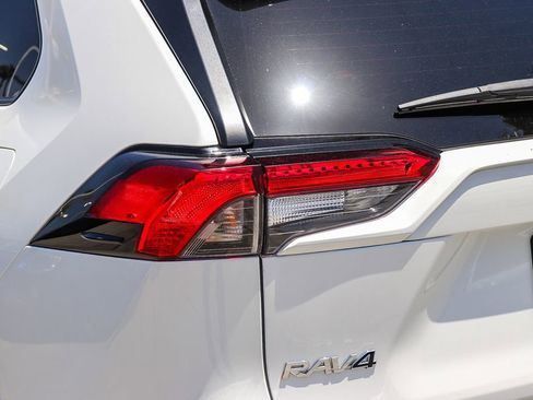 Used 2021 Toyota RAV4 XLE w/ Carpet Mat Package (TMS) FWD image 9