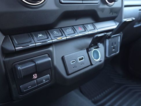 Used 2024 Chevrolet Silverado 1500 Custom image 23