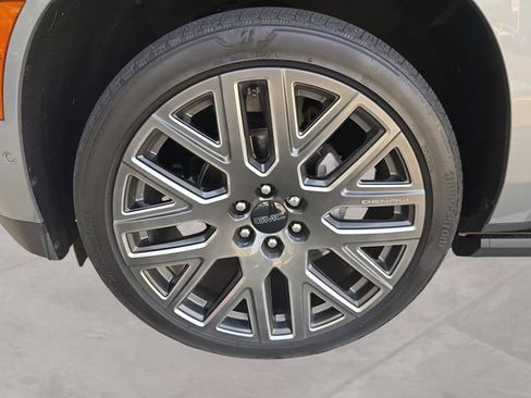 Used 2025 GMC Yukon XL Denali Ultimate w/ LPO, Illumination Package AWD/4WD image 14