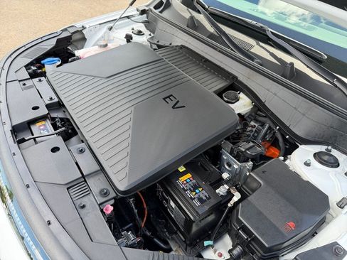 Used 2024 Hyundai Kona SEL FWD image 30