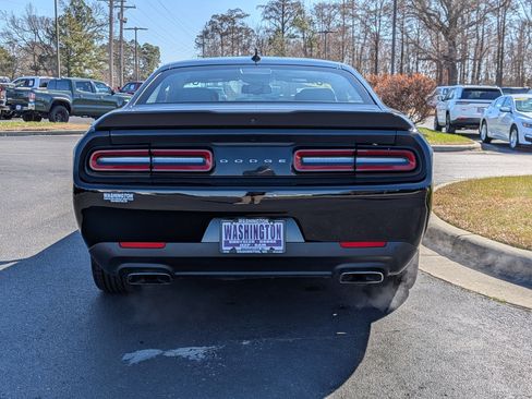 Used 2022 Dodge Challenger R/T w/ Plus Package image 6