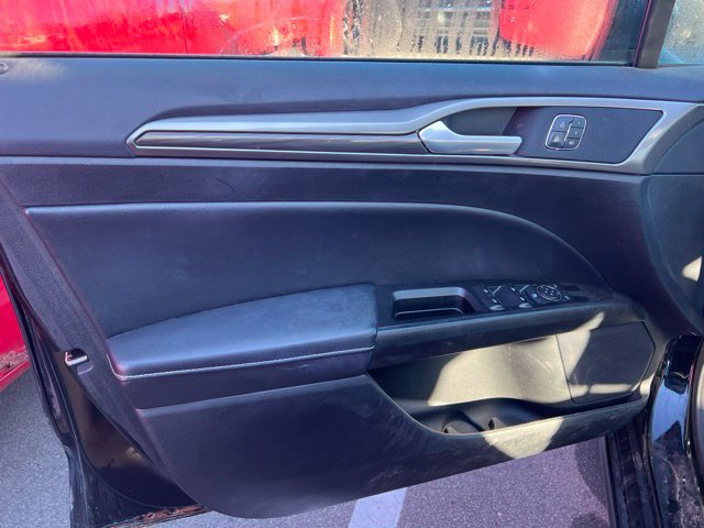 Used 2017 Ford Fusion SE w/ Equipment Group 202A AWD/4WD image 9