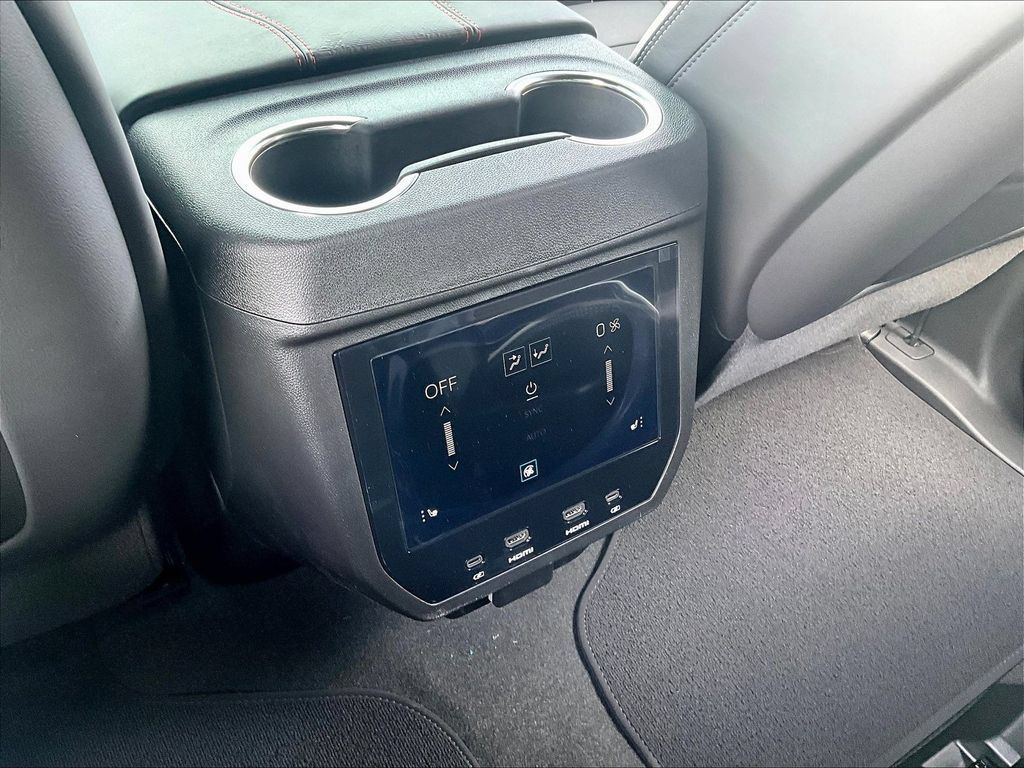 New 2026 GMC Yukon XL AT4 Ultimate w/ LPO, Illumination Package AWD/4WD image 19