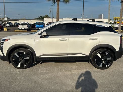 Used 2025 Nissan Kicks SR w/ SR Premium Package FWD image 2