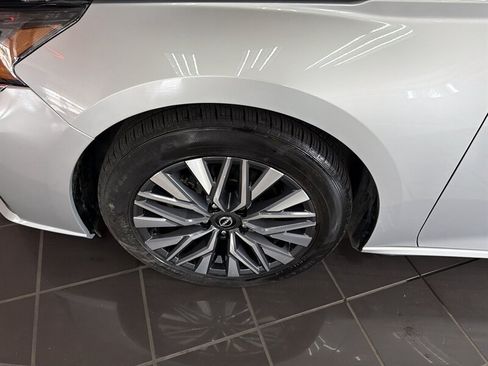Used 2024 Nissan Altima 2.5 SV FWD image 25