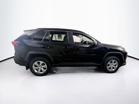 Used 2021 Toyota RAV4 LE AWD/4WD image 4
