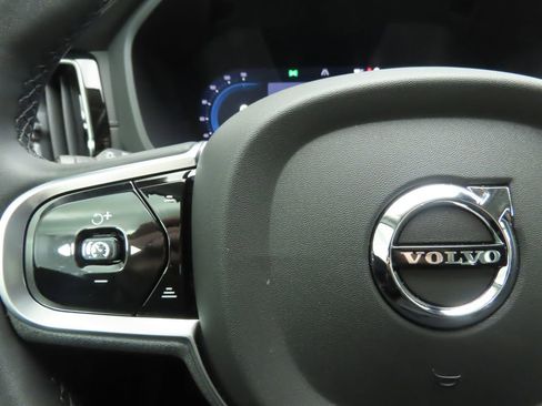 Used 2023 Volvo XC60 B5 Ultimate w/ Climate Package image 11