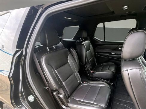 Used 2023 Chevrolet Traverse LT w/ LT Premium Package AWD/4WD image 24