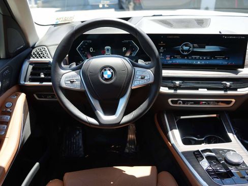 Used 2024 BMW X7 xDrive40i w/ Premium Package AWD/4WD image 8