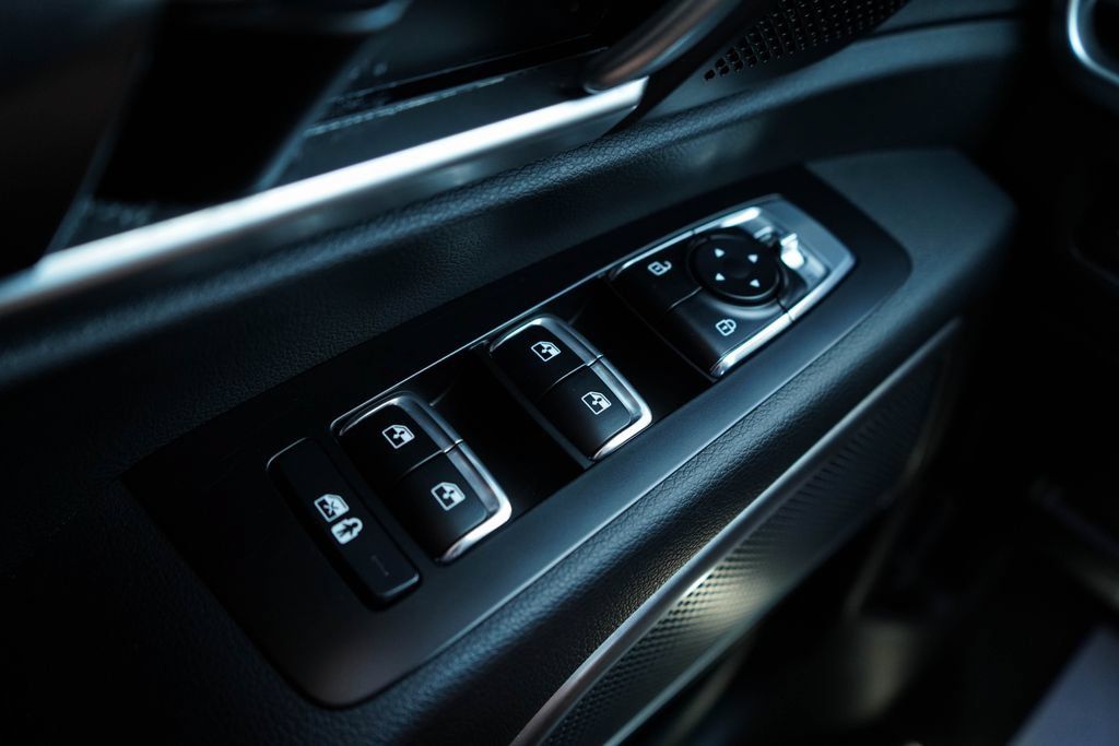 Used 2025 Kia Telluride S FWD image 33