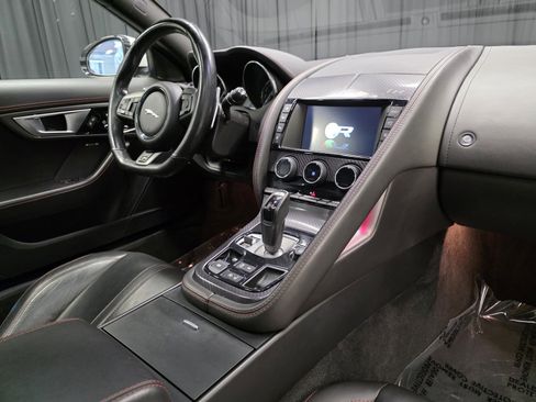 Used 2016 Jaguar F-TYPE R image 31