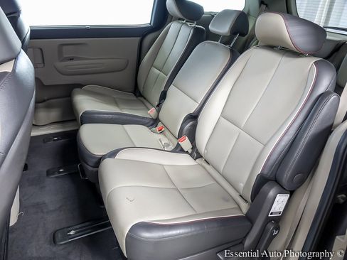 Used 2018 Kia Sedona LX w/ LX Essentials Premium Package image 11