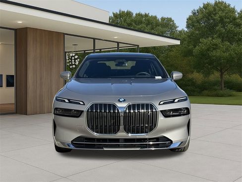Used 2025 BMW i7 eDrive50 image 3