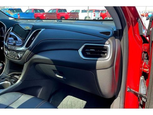 Used 2024 Chevrolet Equinox Premier image 18