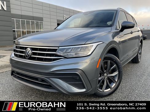 Used 2022 Volkswagen Tiguan SE image 1