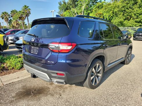 Used 2025 Honda Pilot Elite image 3