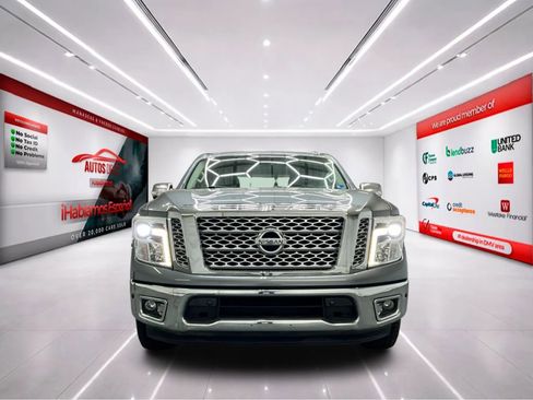 Used 2017 Nissan Titan SL image 3