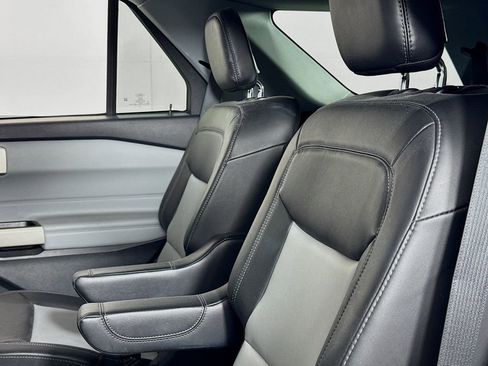 Used 2022 Ford Explorer XLT w/ Equipment Group 202A image 12