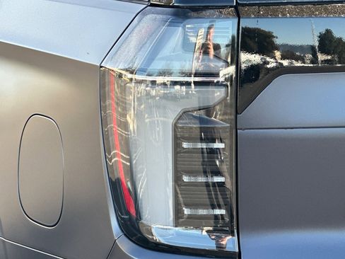 Certified 2025 Chevrolet Suburban High Country image 48