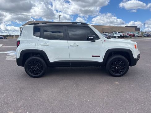 Used 2018 Jeep Renegade Trailhawk image 3