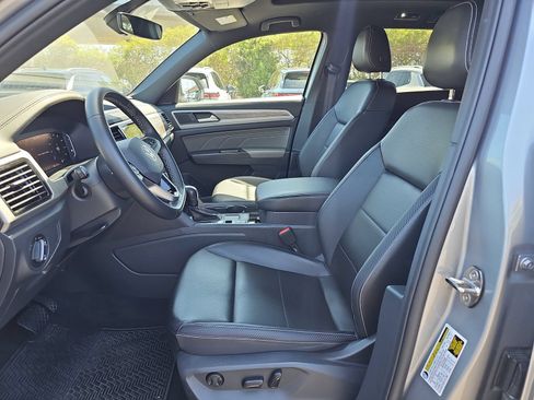 Used 2023 Volkswagen Atlas Cross Sport SE w/ Panoramic Sunroof Package FWD image 16