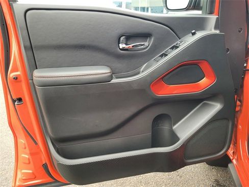 Used 2025 Nissan Frontier PRO-4X w/ Black Accent Package image 18