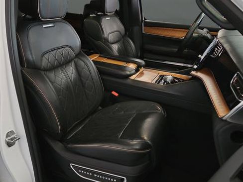 Used 2022 Jeep Grand Wagoneer Series III w/ Rear Seat Video Group 1 AWD/4WD image 22