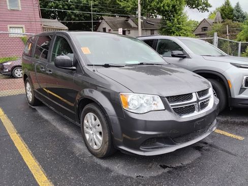 Used 2019 Dodge Grand Caravan SE w/ UConnect Hands-Free Group FWD image 12