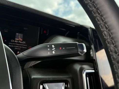 Used 2025 GMC Yukon XL Denali AWD/4WD image 24