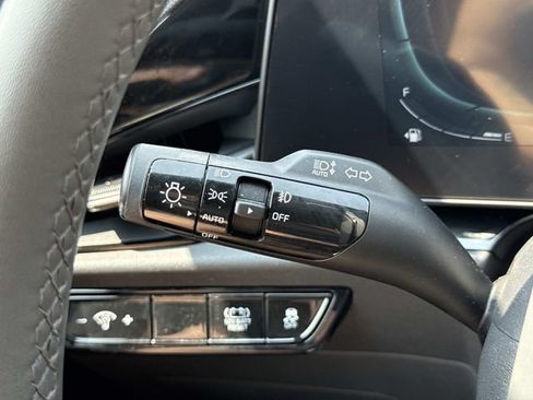Used 2023 Kia Niro EX Touring FWD image 27