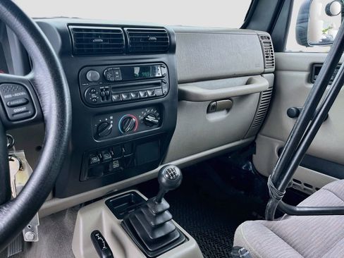 Used 2004 Jeep Wrangler 4WD w/ Dual Top Group image 19