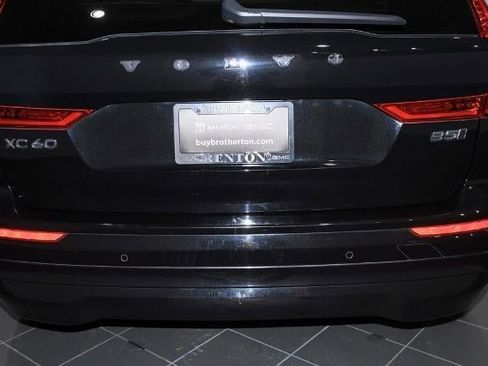 Used 2022 Volvo XC60 B5 Momentum image 13
