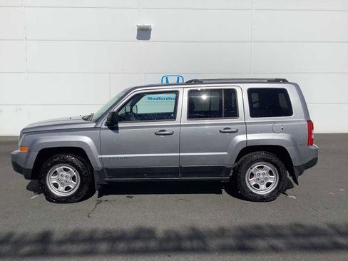 Used 2016 Jeep Patriot Sport w/ Power Value Group FWD image 2