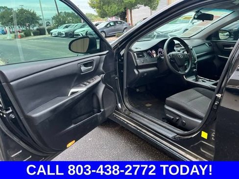 Used 2017 Toyota Camry LE FWD image 4